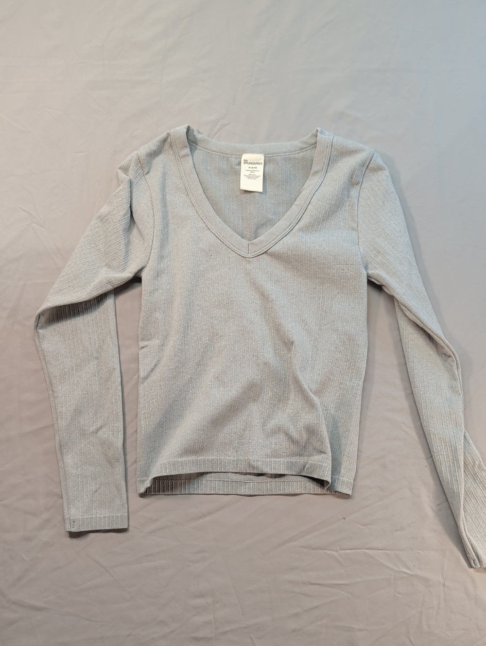 No Boundaries Light Gray Ribbed V-Neck Long Sleeve Top